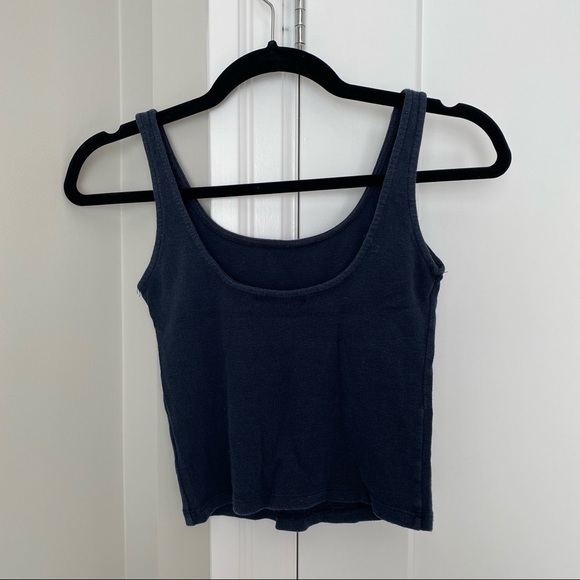 ❄️ Brandy Melville Low Back Cropped Tank - Picture 3 of 4